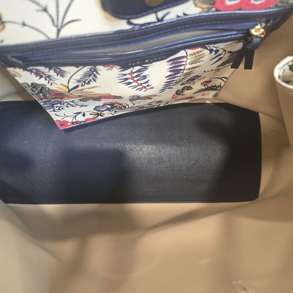 Tory Burch Kerrington Large Tote in New Ivory Gabriella Floral - Picture 7 of 12